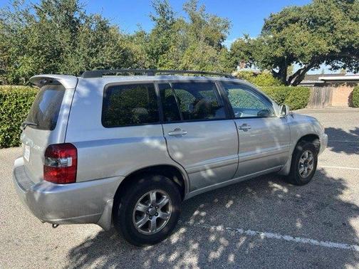 Silver 2005 Toyota Highlander Base