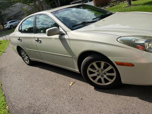 Silver 2002 Lexus ES 300 Base