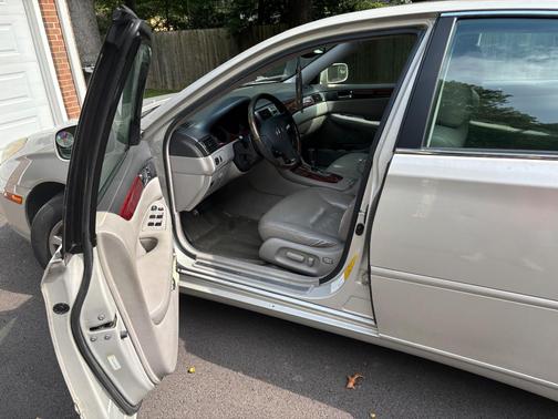 Silver 2002 Lexus ES 300 Base