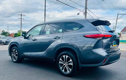 2022 Toyota Highlander Hybrid XLE