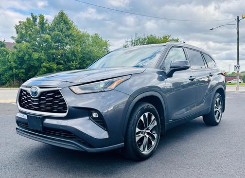 2022 Toyota Highlander Hybrid XLE