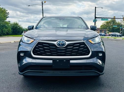 2022 Toyota Highlander Hybrid XLE