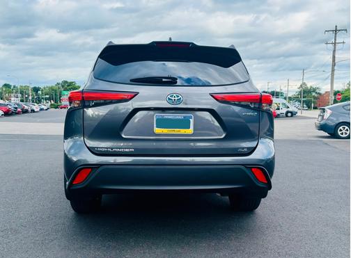 2022 Toyota Highlander Hybrid XLE