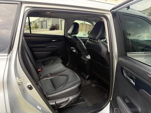 Silver 2020 Toyota Highlander XLE