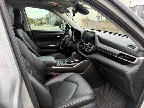 Silver 2020 Toyota Highlander XLE
