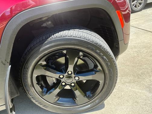 Red 2023 Jeep Grand Cherokee Altitude