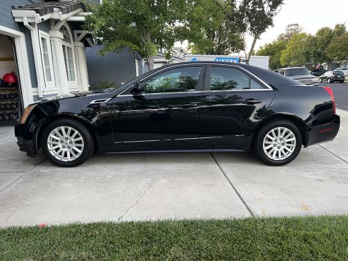 Photo 4 of 17 of 2011 Cadillac CTS Base