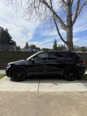 Black 2021 Volkswagen Tiguan 2.0T SE R-Line Black