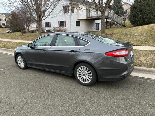 2016 Ford Fusion Hybrid SE