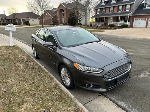 2016 Ford Fusion Hybrid SE