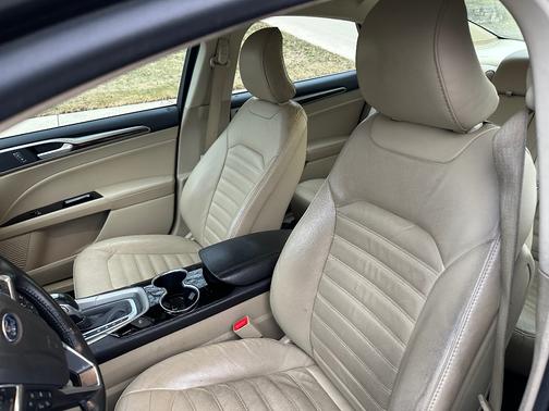 2016 Ford Fusion Hybrid SE