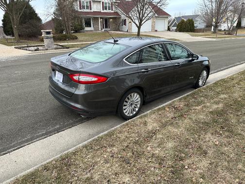2016 Ford Fusion Hybrid SE