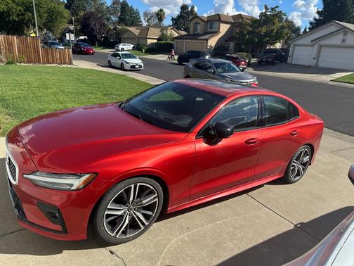 2019 Volvo S60 T6 R-Design