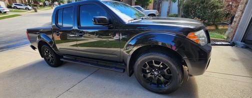 Black 2021 Nissan Frontier SV