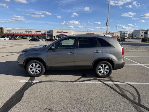 Gray 2013 Kia Sorento LX