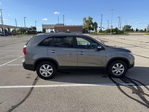 Gray 2013 Kia Sorento LX