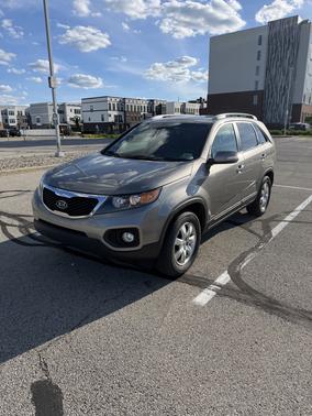Gray 2013 Kia Sorento LX