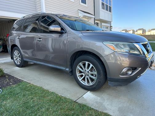 Gray 2013 Nissan Pathfinder SV