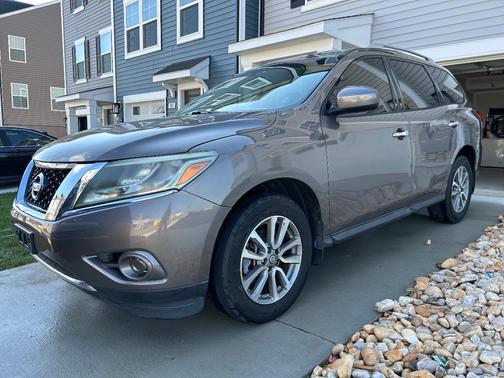 Gray 2013 Nissan Pathfinder SV