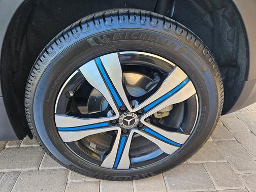 Gray 2022 Mercedes-Benz EQB 350 4MATIC