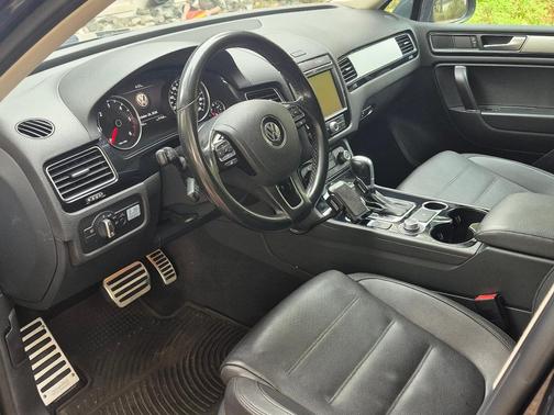 Gray 2015 Volkswagen Touareg TDI Sport w/Technology