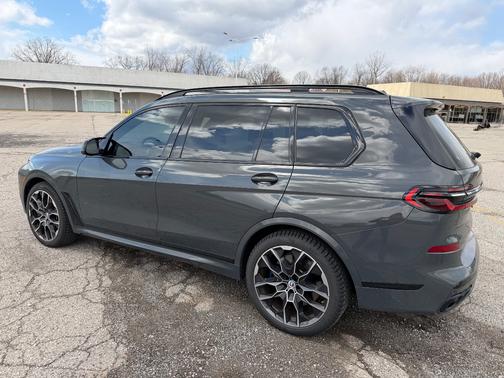 Gray 2023 BMW X7 M60i