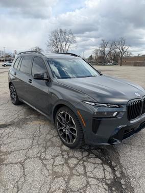 Gray 2023 BMW X7 M60i