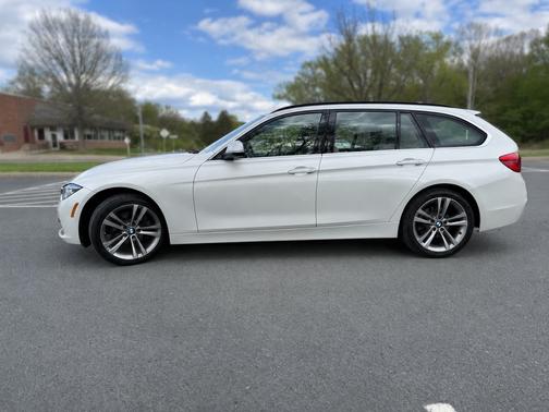 White 2018 BMW 330 i xDrive