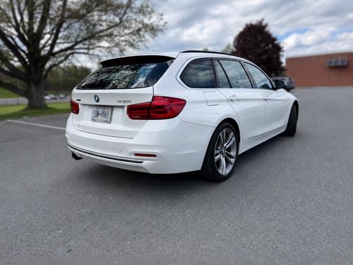 White 2018 BMW 330 i xDrive