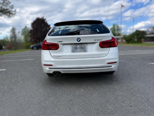White 2018 BMW 330 i xDrive