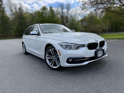 White 2018 BMW 330 i xDrive