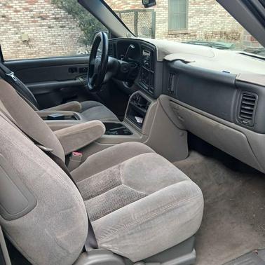Green 2004 Chevrolet Tahoe LS