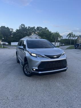 2025 Toyota Sienna XLE