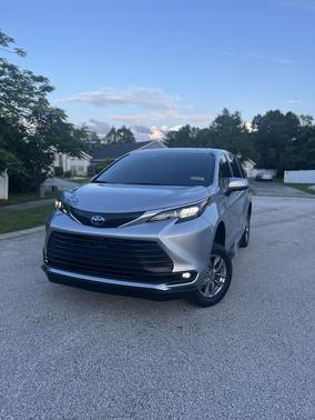 2025 Toyota Sienna XLE