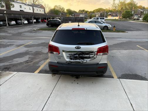 Silver 2011 Kia Sorento LX