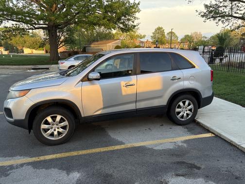 Silver 2011 Kia Sorento LX