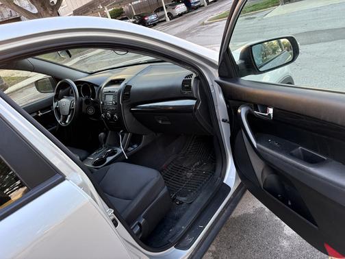 Silver 2011 Kia Sorento LX