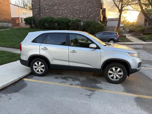 Silver 2011 Kia Sorento LX