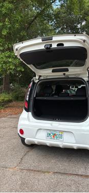 White 2018 Kia Soul +