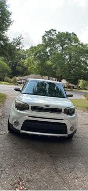 White 2018 Kia Soul +