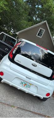 White 2018 Kia Soul +