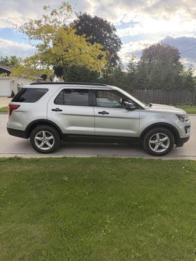 Silver 2018 Ford Explorer Base