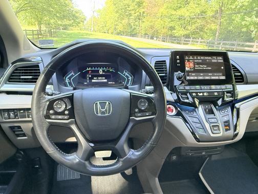 Green 2019 Honda Odyssey Elite