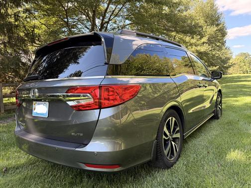 Green 2019 Honda Odyssey Elite
