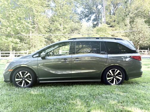 Green 2019 Honda Odyssey Elite