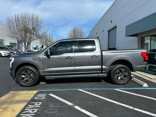 2022 Ford F-150 Lightning LARIAT