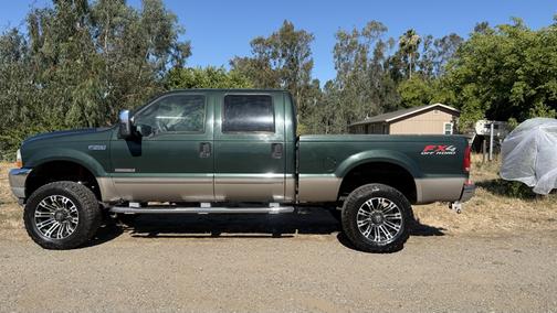 Green 2003 Ford F-250 Lariat Crew Cab Super Duty