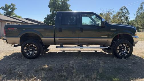Green 2003 Ford F-250 Lariat Crew Cab Super Duty