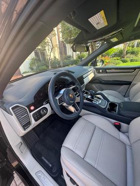 Blue 2023 Porsche Cayenne Cayenne Platinum Edition