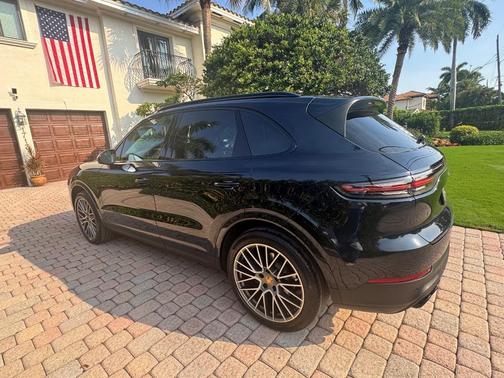 Blue 2023 Porsche Cayenne Cayenne Platinum Edition